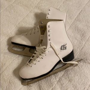 CCM Pirouette Ice Skates